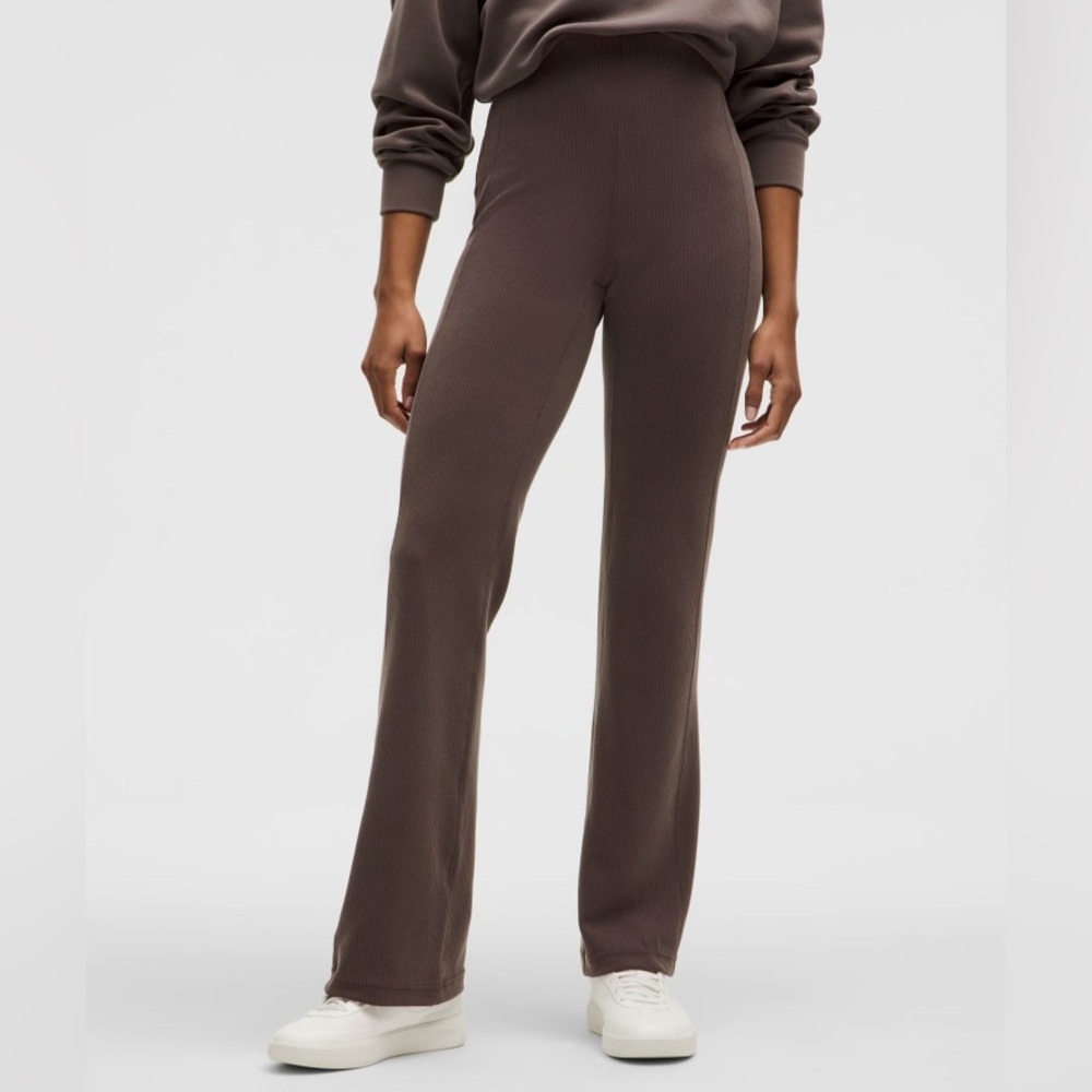 NWOT Lululemon Ribbed Softstreme Flared Pant in Espresso Women’s Size 4